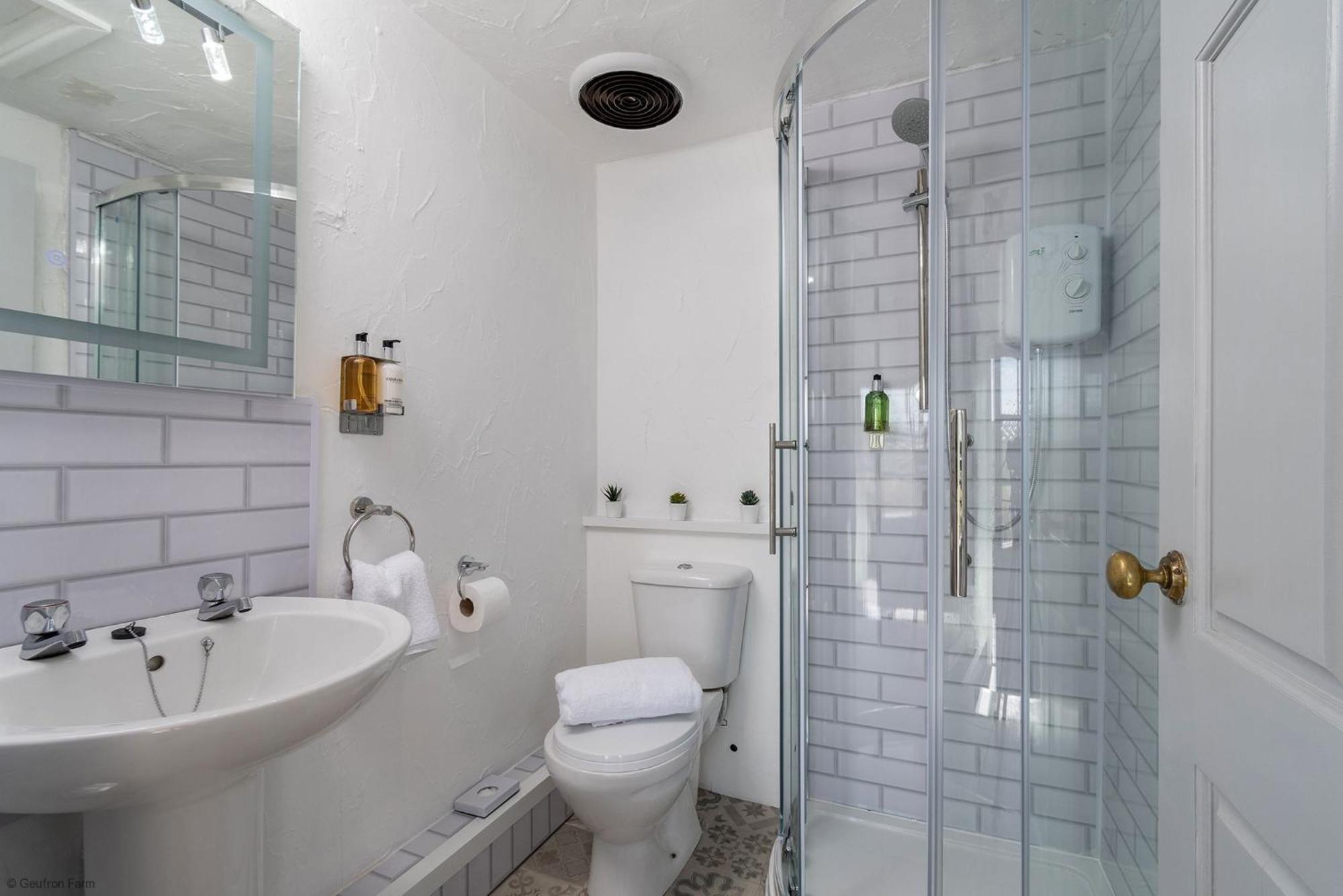 Farmhouse & Cottage At Geufron Farm - Dog Friendly Bryn-crug 외부 사진